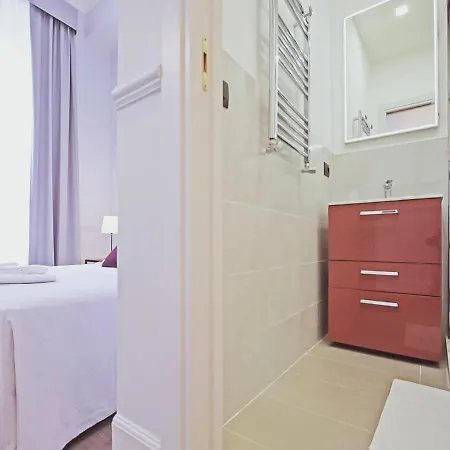 Gemini Navona Guest house 2*